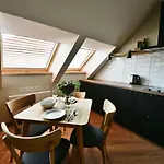 Domillion New Modern Old Town 14 Ppl U2c2